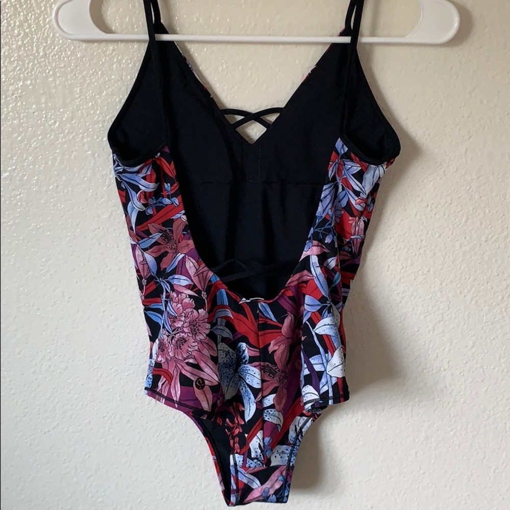 Lululemon Shoreline One Piece - Picture 3 of 3